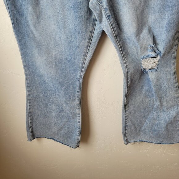 Terra & Sky Plus Size Lightwash Distressed Wide Leg Jeans - Picture 3 of 9